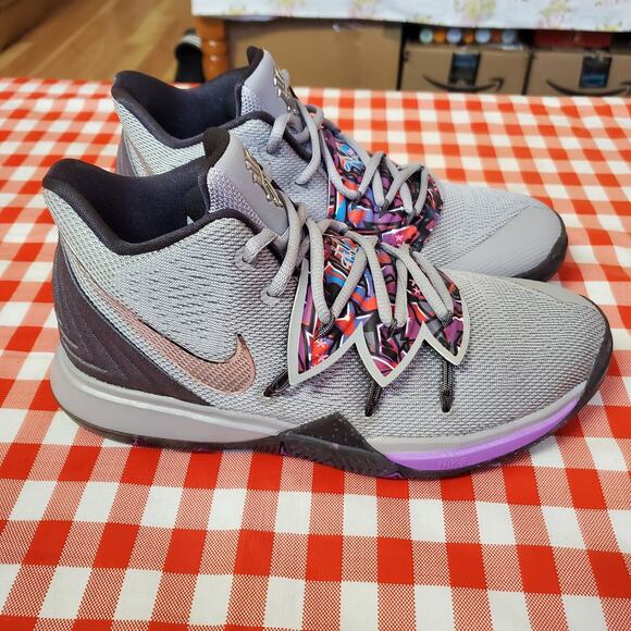 Nike Kyrie 5 Graffiti Atmosphere Grey womens Size 6Y 
(38.5 EUR) AQ2456 001 main image 5